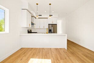 3420 12th Ave in Los Angeles, CA - Building Photo