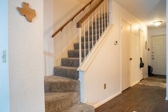 11404 Walnut Ridge Dr, Unit 103 in Austin, TX - Building Photo - Building Photo