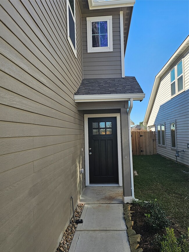 property at 5207 Shallowhurst Ln