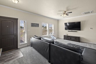 1086 N Purcell Blvd in Pueblo West, CO - Building Photo - Building Photo