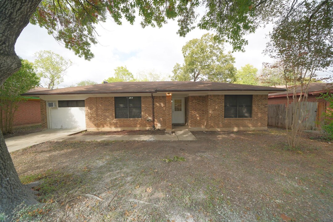 119 Buffalo Trail in Cibolo, TX - Building Photo