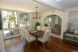 137 S Stonebrook Dr in Orange, CA - Foto de edificio - Building Photo