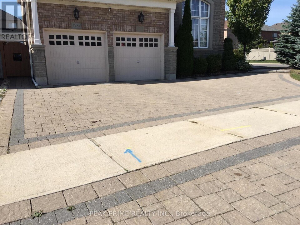 5484 Freshwater Dr in Mississauga, ON - Building Photo