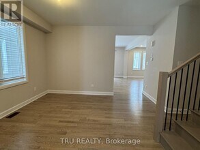 655 Terrier Cir in Ottawa, ON - Building Photo - Building Photo