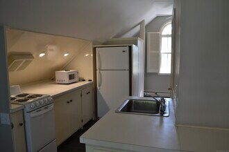 128 Garden St in Farmington, CT - Building Photo - Building Photo