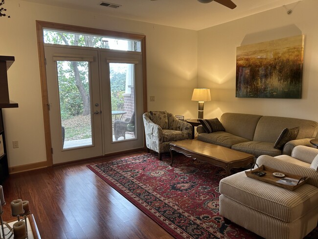 8253 Mayo Dr, Unit 106 in Madison, WI - Foto de edificio - Building Photo