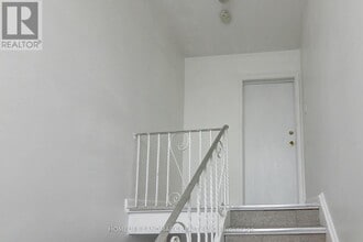 8 Hanson Rd in Toronto, ON - Building Photo - Building Photo