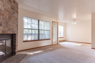 Devonshire Manor in Aloha, OR - Building Photo