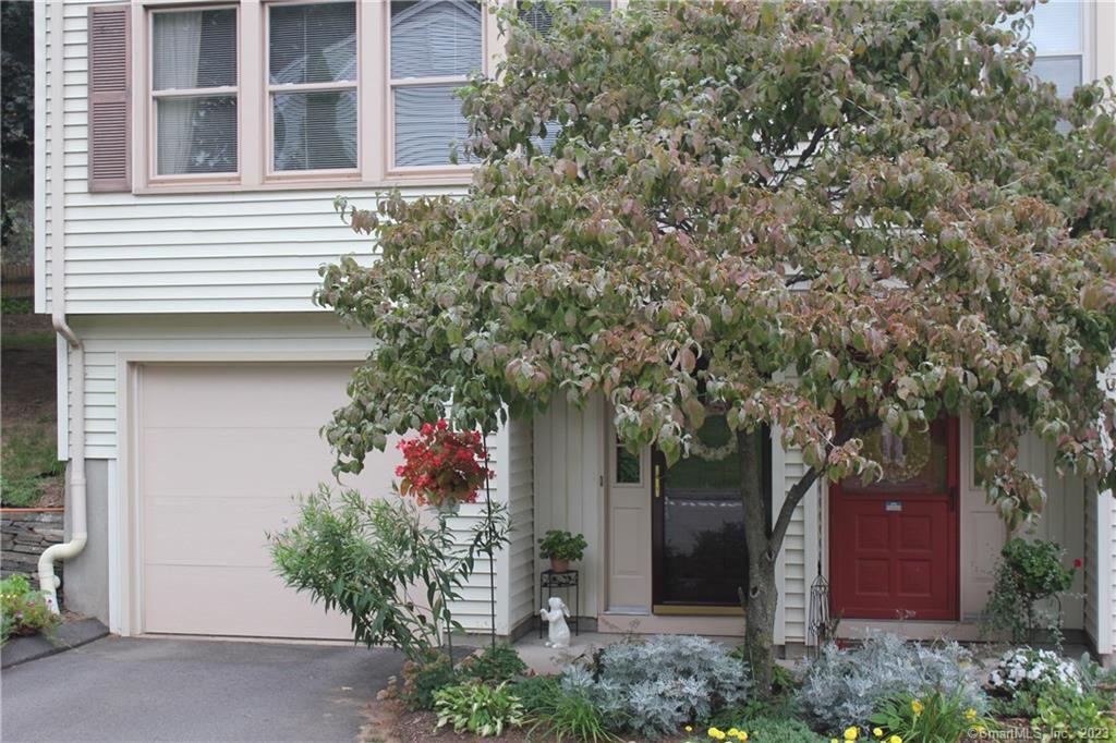 127 Springbrook Dr in Glastonbury, CT - Building Photo