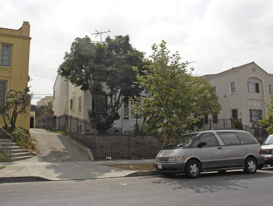 114 S Kenmore Ave in Los Angeles, CA - Building Photo