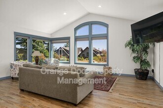 7009 Stanich Ave in Gig Harbor, WA - Building Photo - Building Photo