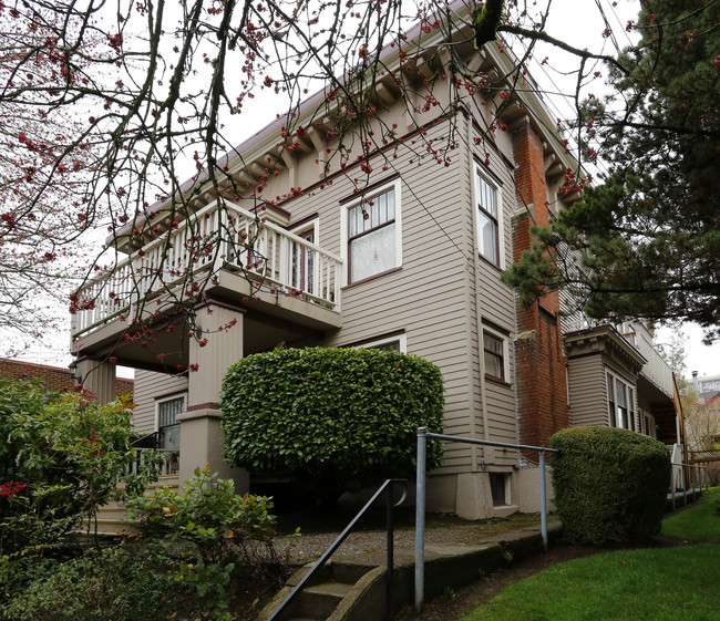 Thurman Apartments in Portland, OR - Foto de edificio - Building Photo