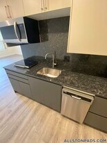 1028a Commonwealth Ave in Boston, MA - Building Photo