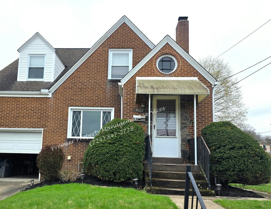 2103 McLean St in Aliquippa, PA - Building Photo