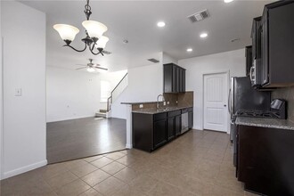 2524 McDonald Way in Austin, TX - Foto de edificio - Building Photo