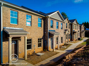 Peachtree Walk Townhomes in Stockbridge, GA - Building Photo - Building Photo