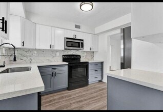 427 NW 19th Ave in Fort Lauderdale, FL - Foto de edificio - Building Photo