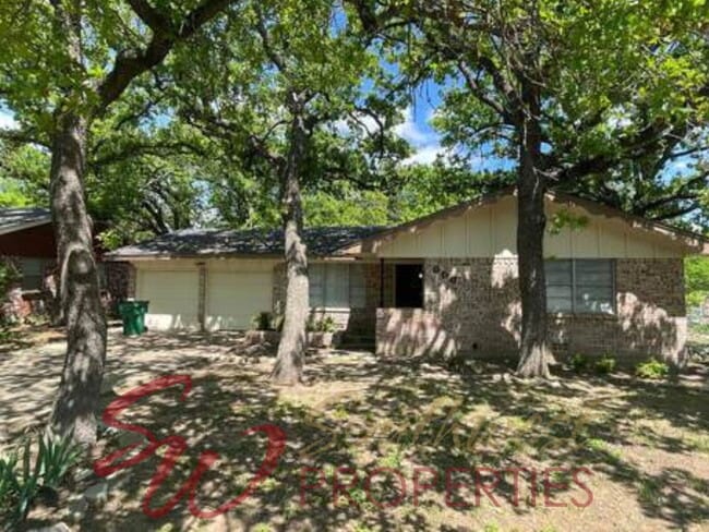 property at 859 N Charlotte Ave