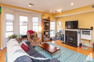 811 W Superior St, Unit 3 in Chicago, IL - Building Photo - Building Photo