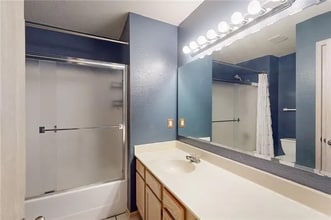 5561 NW Moonlight Meadow Dr in Lee's Summit, MO - Foto de edificio - Building Photo