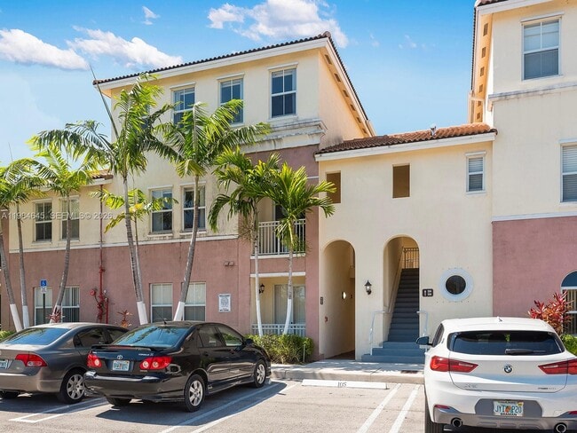 10022 NW 7th St in Miami, FL - Building Photo - Building Photo