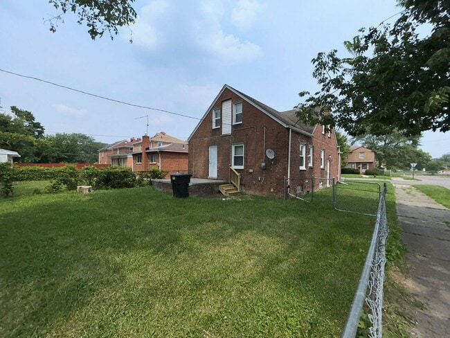 9303 Ashton Ave in Detroit, MI - Building Photo - Building Photo