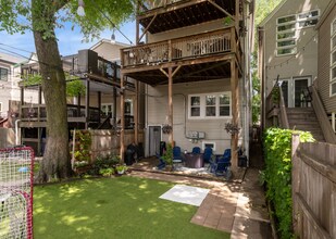 1709 W Fletcher St, Unit #1 in Chicago, IL - Foto de edificio - Building Photo