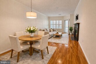 4417 Fair Stone Dr in Fairfax, VA - Building Photo - Building Photo