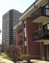 Damen Court Apartments in Chicago, IL - Foto de edificio - Building Photo