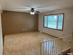 4125 Utica Ridge Rd in Bettendorf, IA - Building Photo - Building Photo
