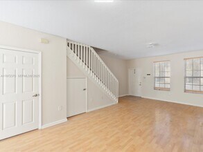 767 NW 42nd Ave in Plantation, FL - Foto de edificio - Building Photo