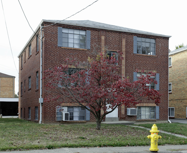 4325 Oakwood Ave in Cincinnati, OH - Foto de edificio - Building Photo