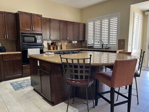 9499 Castillana Ct in Las Vegas, NV - Foto de edificio - Building Photo