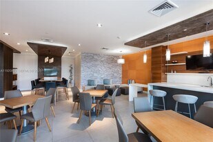 600 NE 27th St, Unit 2605 in Miami, FL - Building Photo