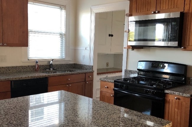 18 University Ave, Unit 2