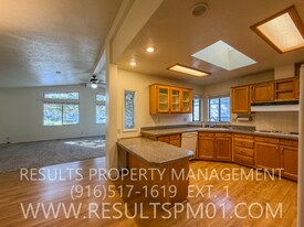 346 Garfield Way in Roseville, CA - Building Photo