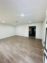 1729 Elaine Dr in Las Vegas, NV - Building Photo - Building Photo