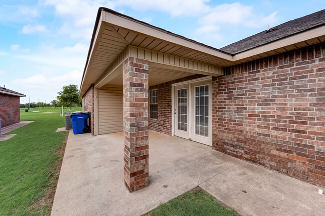 Waters Edge Duplexes in Stillwater, OK - Foto de edificio - Building Photo