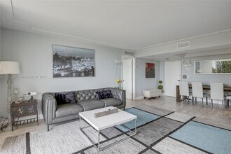 1500 Presidential Way in West Palm Beach, FL - Building Photo - Building Photo