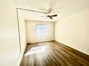 3950 Roxane Blvd in Sarasota, FL - Building Photo - Building Photo