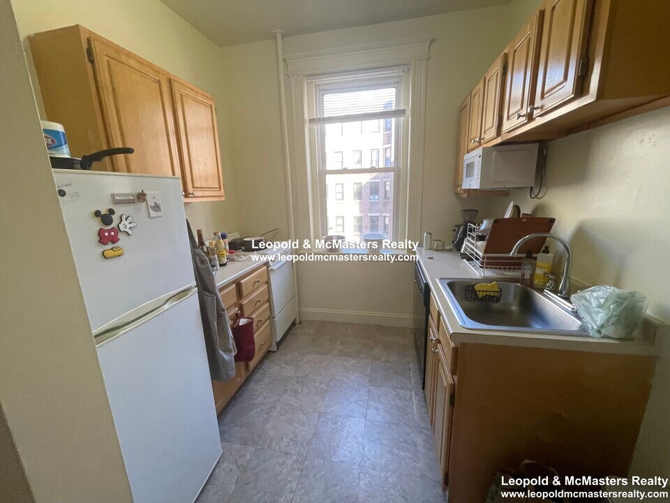 70 Queensberry St, Unit 12 in Boston, MA - Building Photo