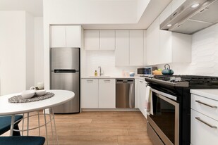 788 W Madison St in Chicago, IL - Building Photo