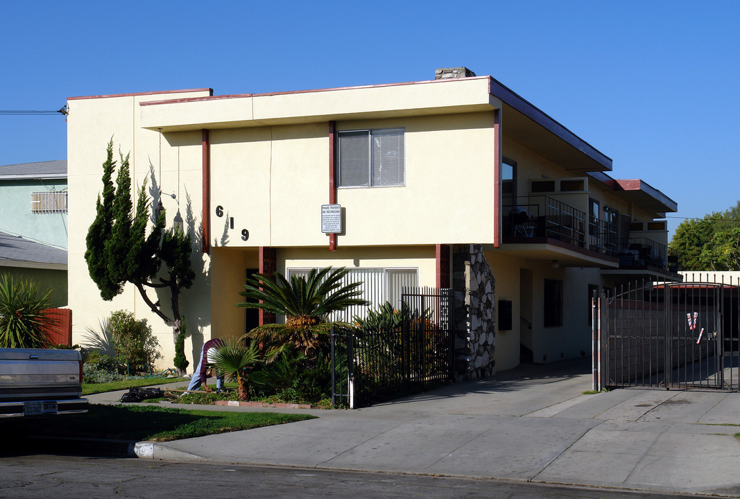 619 S Myrtle Ave in Inglewood, CA - Building Photo