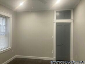 1572 Commonwealth Ave in Boston, MA - Foto de edificio - Building Photo