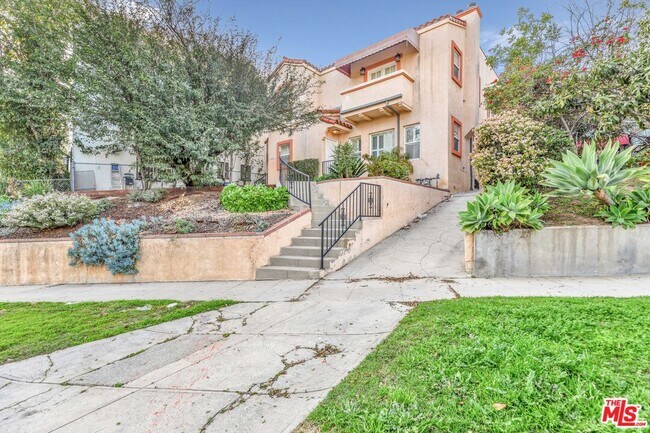 property at 1075 S Mansfield Ave
