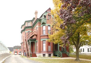 320 S Division St in Ann Arbor, MI - Building Photo