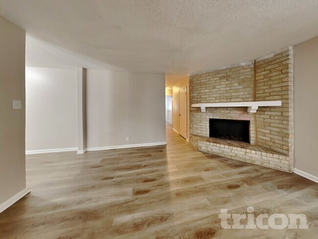 6831 De Palma in San Antonio, TX - Foto de edificio - Building Photo