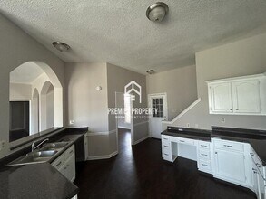 8277 Whispering Elm Dr in Memphis, TN - Building Photo - Building Photo