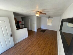 1113 E 3rd St in Austin, TX - Foto de edificio - Building Photo