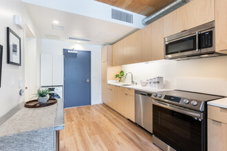 316 12th Street in Oakland, CA - Building Photo - Interior Photo